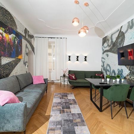 Central Stephansdom Apartment I Netflix I Self Check In เวียนนา ภายนอก รูปภาพ