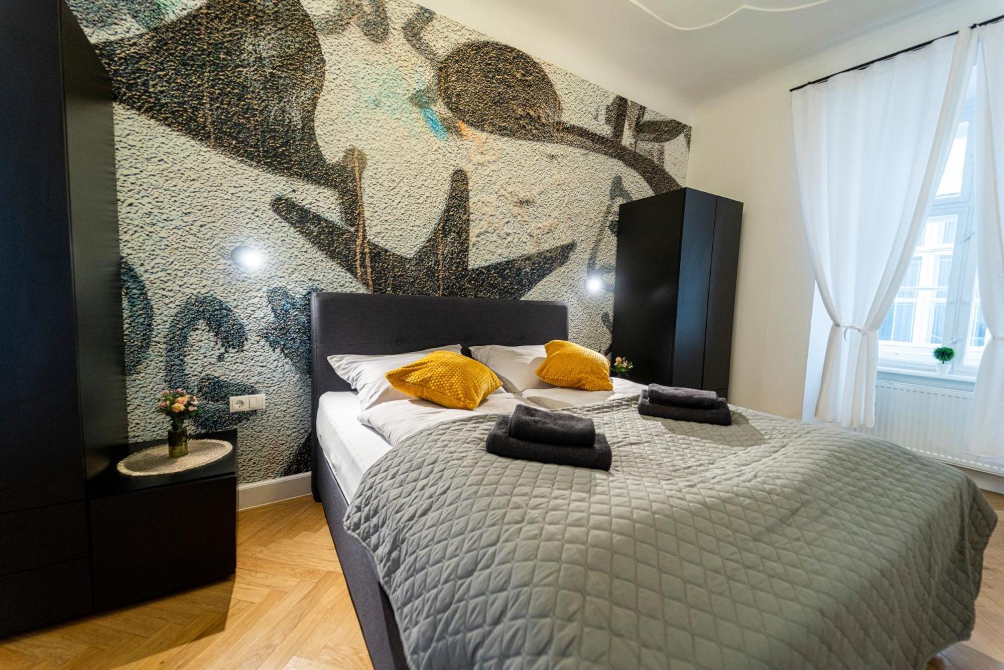 Central Stephansdom Apartment I Netflix I Self Check In เวียนนา ภายนอก รูปภาพ