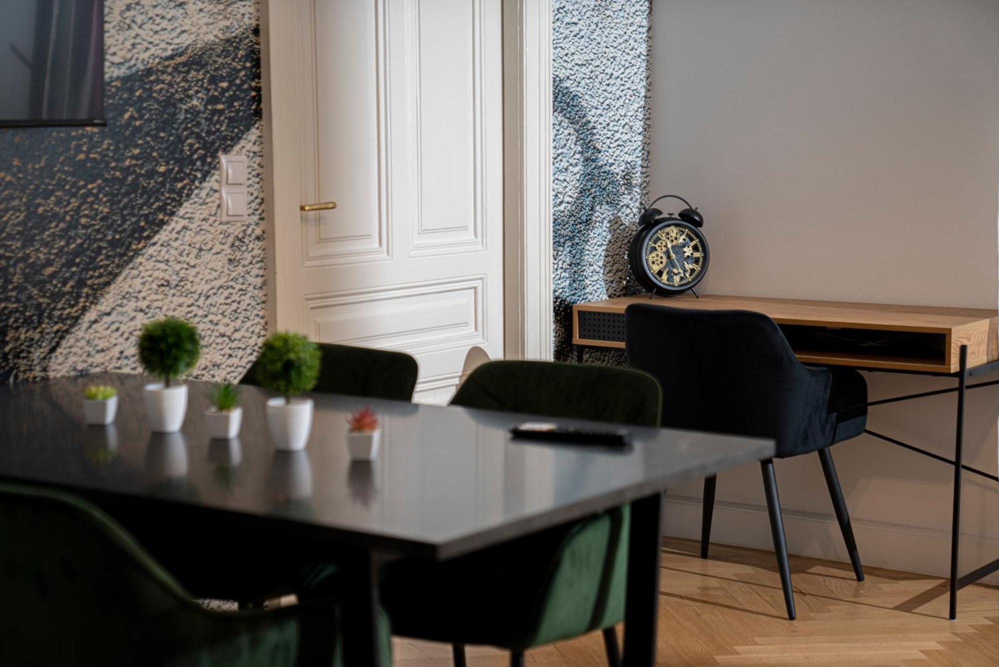 Central Stephansdom Apartment I Netflix I Self Check In เวียนนา ภายนอก รูปภาพ