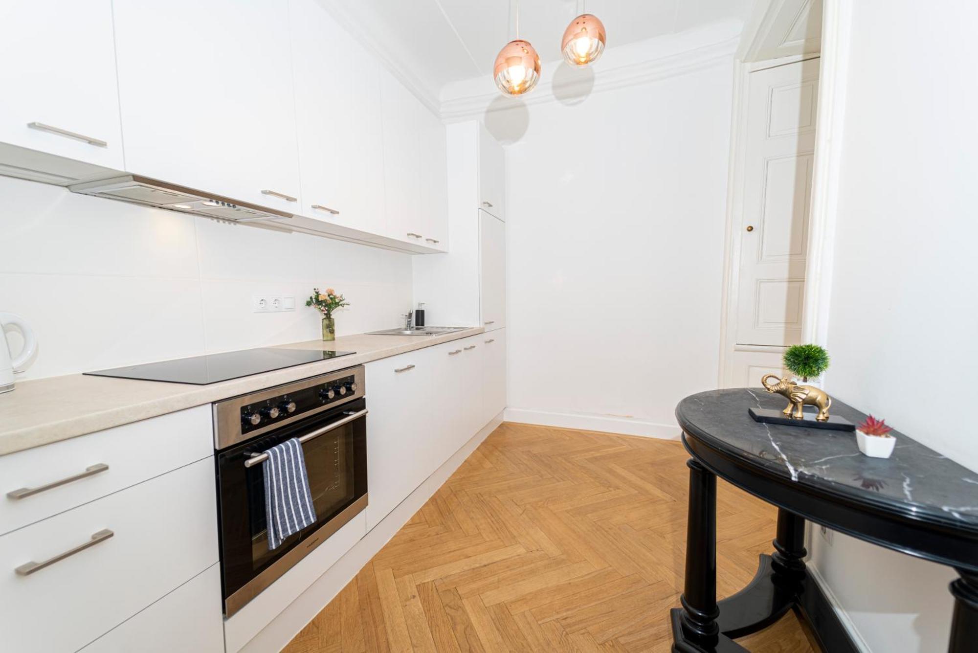 Central Stephansdom Apartment I Netflix I Self Check In เวียนนา ภายนอก รูปภาพ